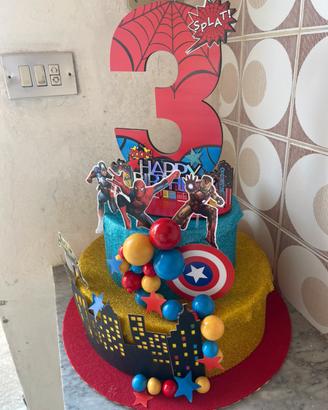 Torta finta Avengers 3 anni