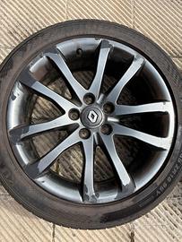 Cerchi in lega e gomme da 18”