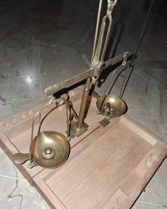 bilancino antico in ottone 
