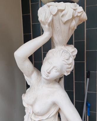 Statua in cemento bianco e polvere marmo con luce 