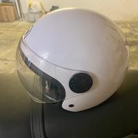 Casco per motore marca BHR bisnco con visiera.