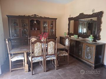 Sala da pranzo elegante in legno completa