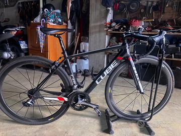 Bici da corsa in carbonio Cube C68