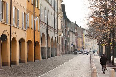 Centro piazza fontanesi. Porzione di palazzo