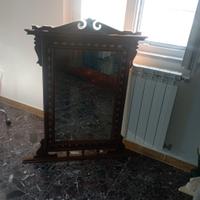 specchio con cornice in legno 