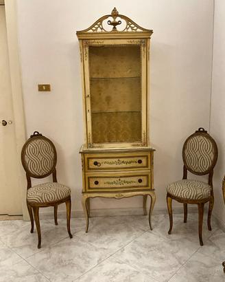 Vetrinetta vintage + coppia di sedie stile classic