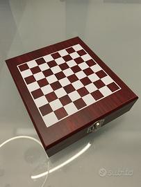 SET  vino con scacchiera
