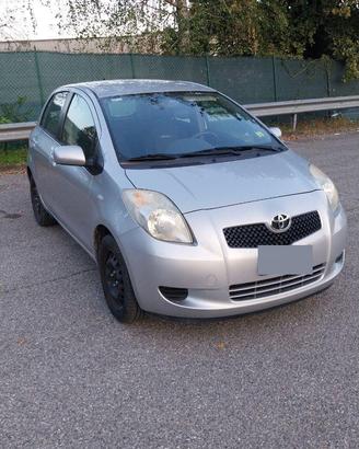 Varese Toyota yaris 3300 euro