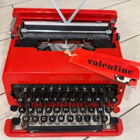 Macchina da scrivere olivetti valentine