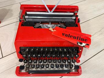 Macchina da scrivere olivetti valentine