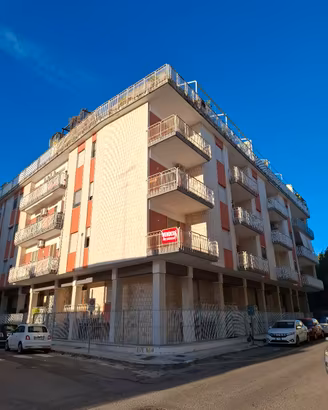Lecce Centro 1° Piano Ampia Metratura e Garage