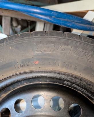 n.4 cerchi in ferro da 15 pollici come da foto 