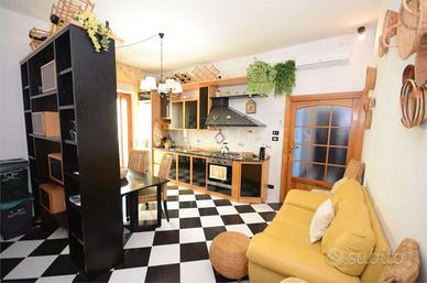 Quadrilocale ristrutturato a pochi passi dal porto