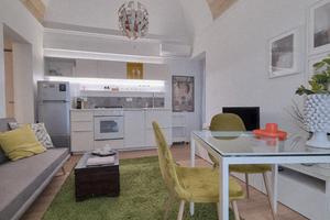 Bilocale con servizi zona Risorgimento