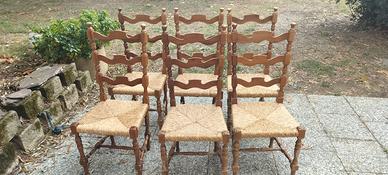 Sedie rustiche in legno