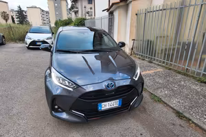 Toyota yaris 1.5 Hibrid Lounge