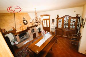 Porzione di Casa Colonica Ristrutturata con Materi