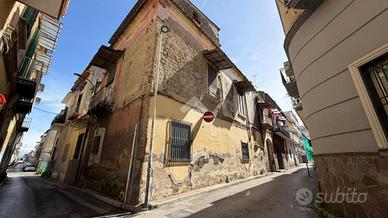 CASA SEMINDIPENDENTE A FRATTAMAGGIORE