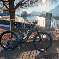 E -BIKE CUBE  FULL 140S STEREO SL  BATTERIA 750
