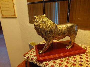 leone in argento