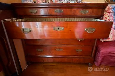 Cassettone antico 4 cassetti in legno e ottone