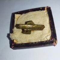 vecchia spilla e medaglie militari