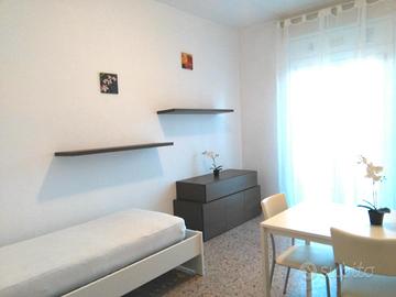 Camera singola con balcone a Limbiate