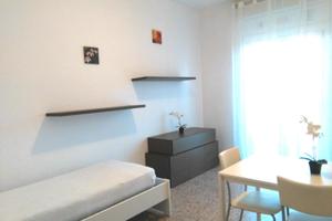 Camera singola con balcone a Limbiate