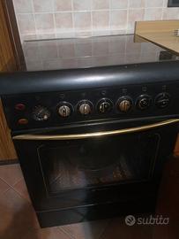 Cucina a gas metano con forno elettrico