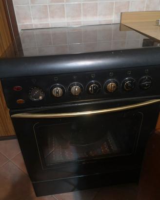 Cucina a gas metano con forno elettrico