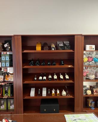 Arredamento negozio in legno