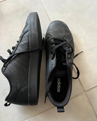 Scarpa adidas nera come nuova