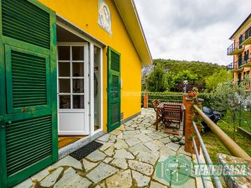 VILLETTA CON GIARDINO E POSTO AUTO