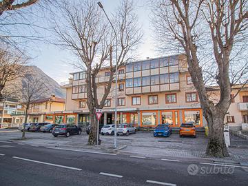 UFFICIO DALLE GENEROSE METRATURE DAL GRANDE POT...