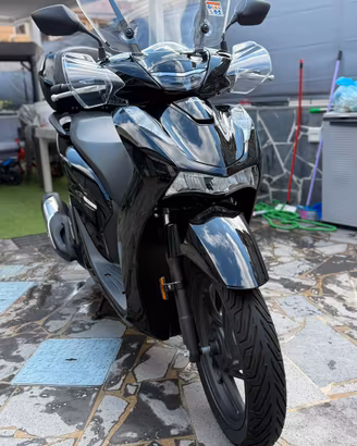 Honda SH150 black 2025 - 2.000km garanzia 7 anni