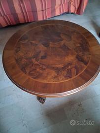 Tavolino intarsiato tre piedi