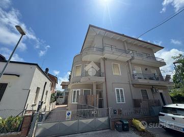 3 LOCALI A CATTOLICA