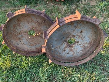 Ruote in ferro pesano 13 kg circa l’ una