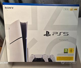 Sony Playstation 5 con disco+2 Dual sense +Fifa26