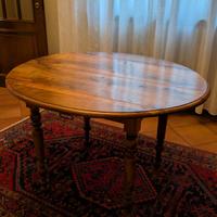 Tavolo ovale in legno dell'ottocento 