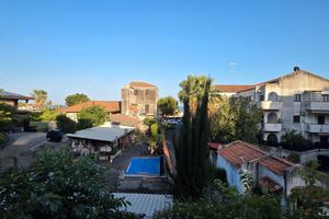 Aci Trezza (Via Livorno) 3 vani 1/2 in residence