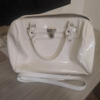 BORSA BEIGE LUCIDA CON TRACOLLA