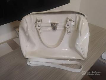 BORSA BEIGE LUCIDA CON TRACOLLA