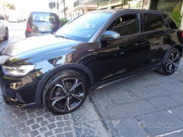 Audi A1 allstreet 30 TFSI S tronic S-Line Interno