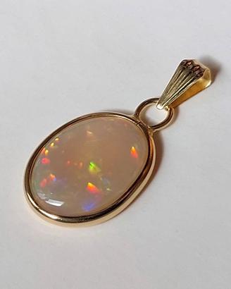 Pendente in oro 18kt con opale 