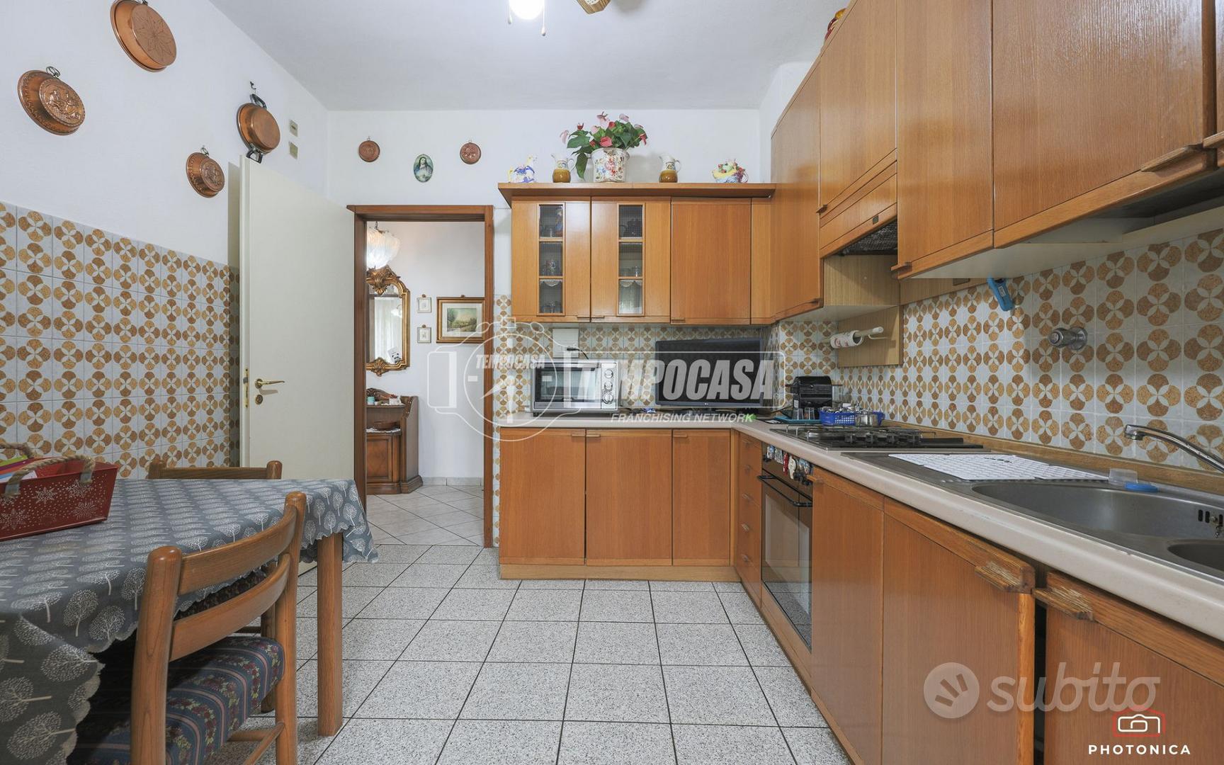 AMPIO 4 LOCALI, CENTRO PRIMAVERA - Vista 3