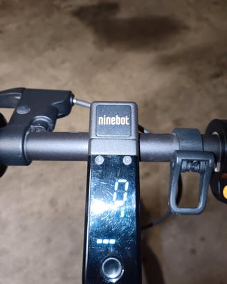 monopattino ninebot max g30