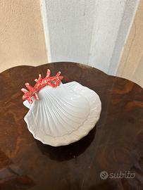 Piatto ceramica conchiglia con corallo
