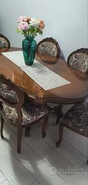 Elegante tavolo da pranzo classico con 6 sedie