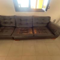 Divano  interamente in Pelle